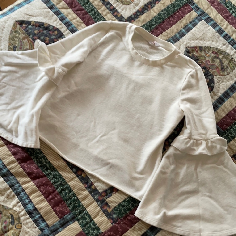 Candies flare sleeve top size medium